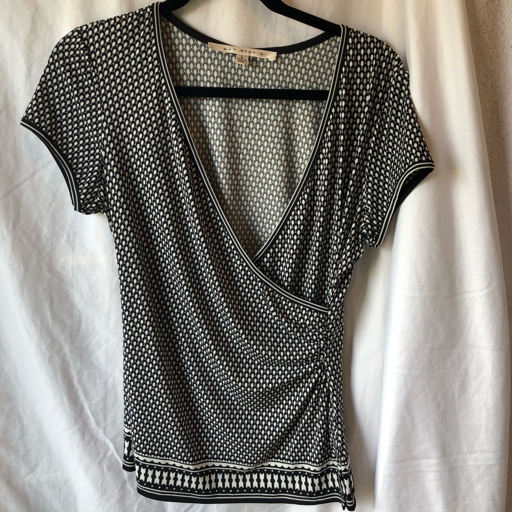 Max Studio | Black and White V-neck Blouse